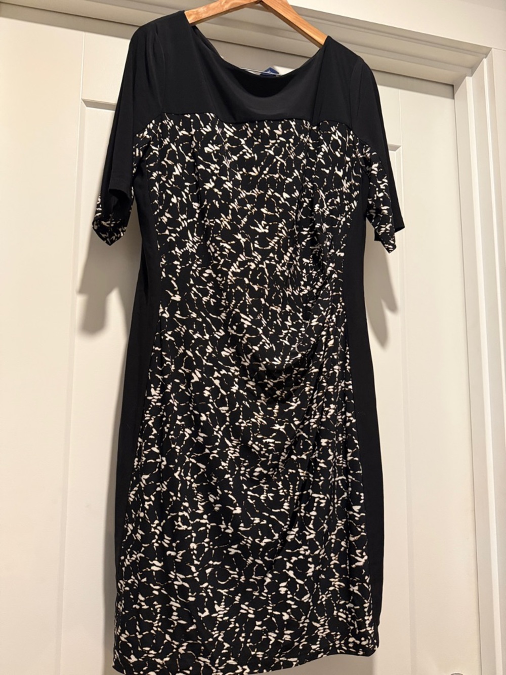 Chaps Black and White Printed Short Sleeve Sheath Dress